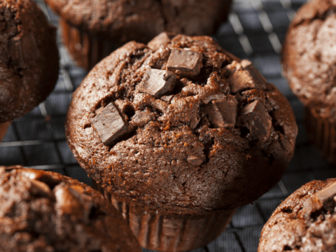 A good allergen free muffin recipe is a must in my home! This recipe for chocolate muffins is filled with wellness to get your day started and keep you going! www.themiflifemamas.com